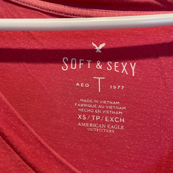 American Eagle T-shirt - Picture 2 of 2